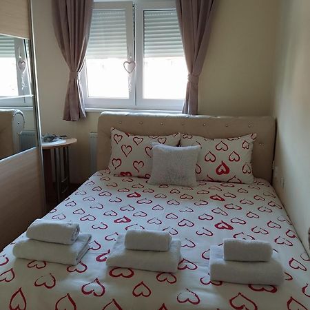 Apartman Mali Raj Vrnjačka Banja Kültér fotó